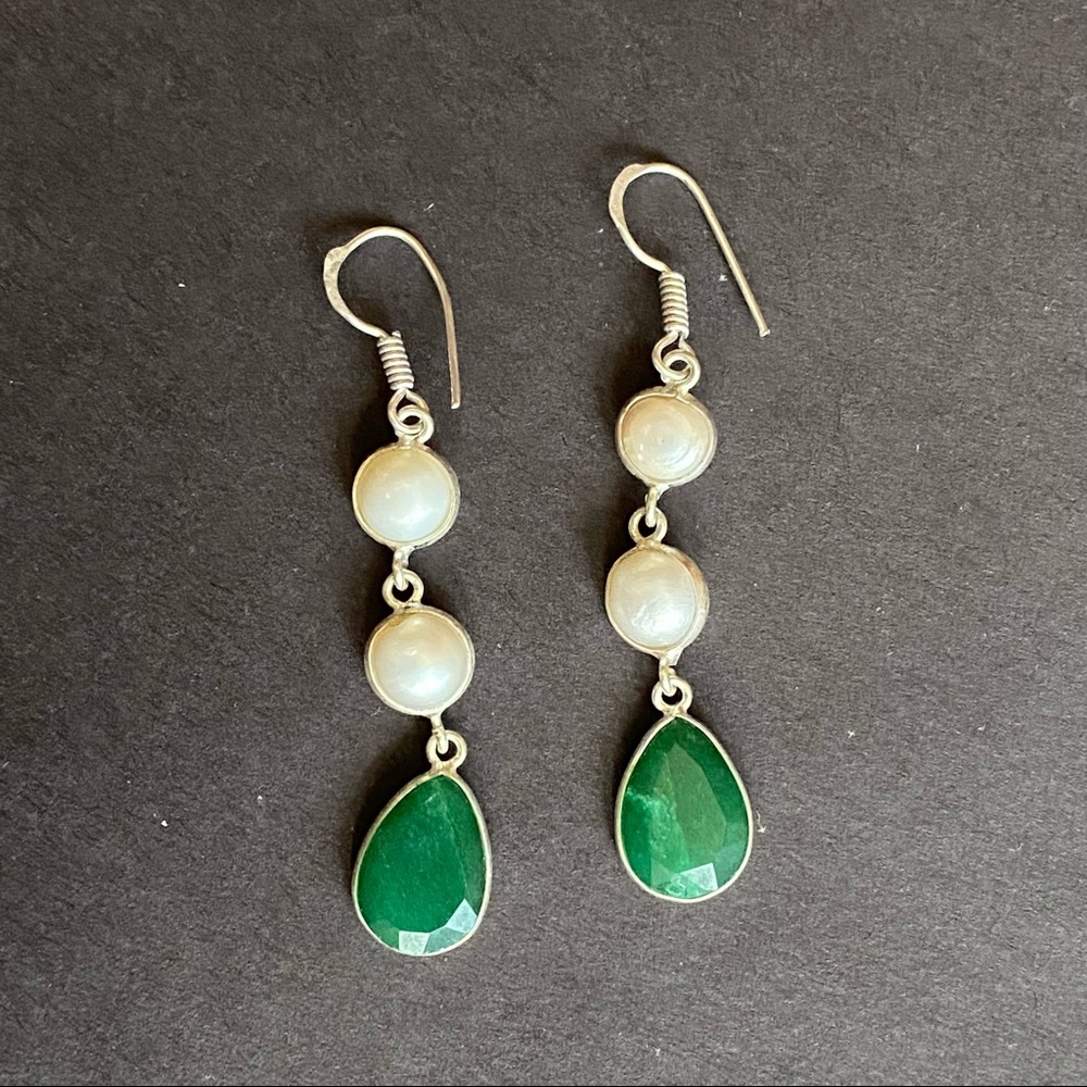 Emerald & Pearl Dangle Earrings in sterling silver - Picture 4 of 4